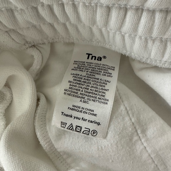 Aritzia - TNA Cozy Fleece Boyfriend 5" Sweatshort White Size L - Picture 13 of 13